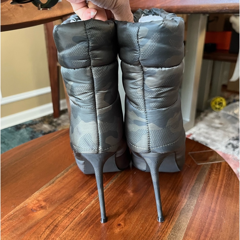 Steve Madden Cloak Camouflage Pointy Toe Pull-On Boots - Picture 4 of 11